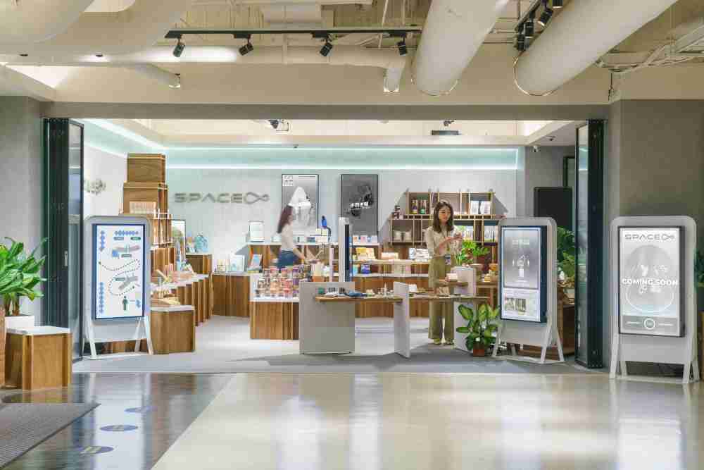 CG电子打造永续选物商店，，，展示社企及社创商品，，，结合创利空间所开发的智能零售系统，，整合多元产品信息，，，，让无人商店扮演公益行动的推手