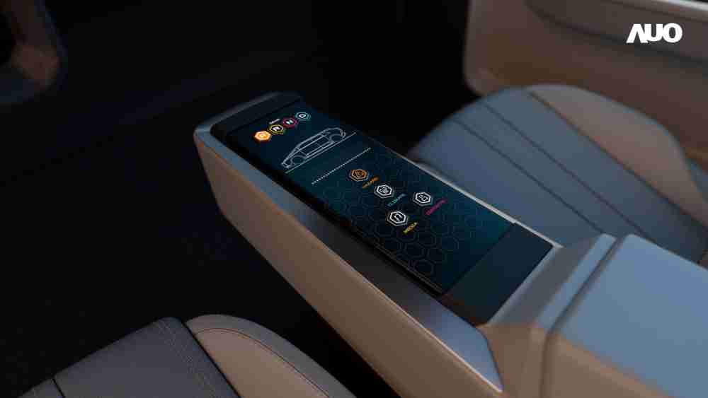 CG电子以人性化设计打造多变形态中控显示(Morphing Center Control)，，，不使用时仅平面显示信息，，进行操作时，，，，显示器则会动态隆起，，，，转变成3D实体按钮，，并有触觉回馈，，，，展示人机互动新体验